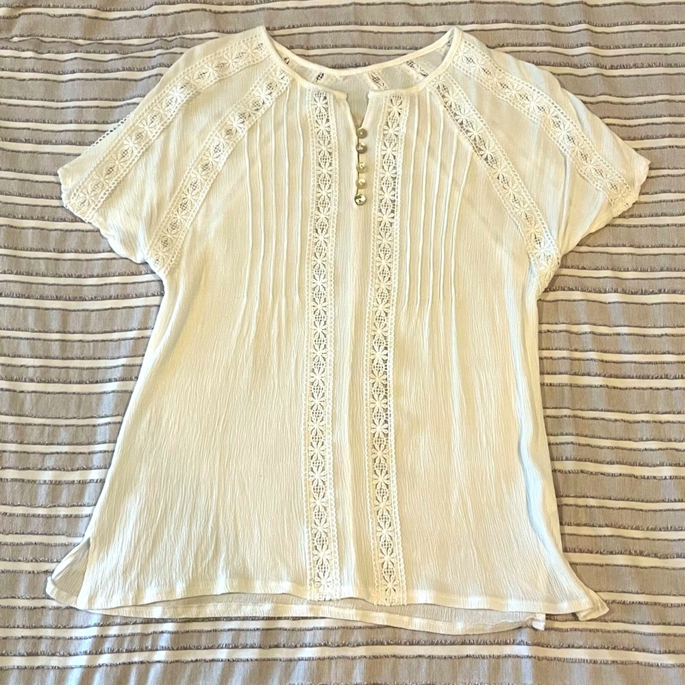 Ladies White Soft White Boho Style top size Small
